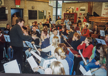 NOC-057000265 In 2000 was de Jeugdharmonie l’Union uit Heijthuijzen te gast bij Harmonie Crescendo Purmerend. Er werd ...